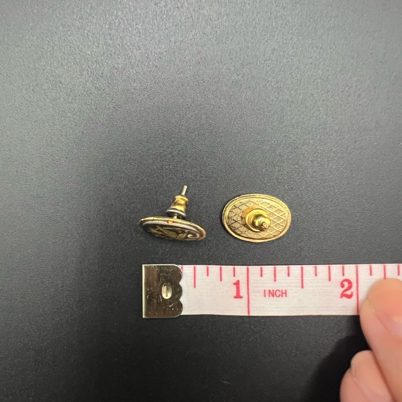 Toledo Damascene Bird Earrings Oval Flower Black and Gold Tone - Picture 3 of 3